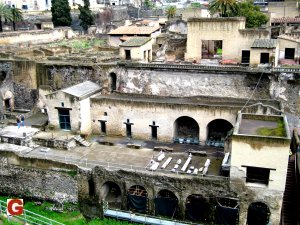 Blick auf die sog. "zona sacra" links von der Balbus-Terrasse.