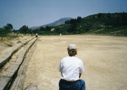 Wasserrinne im Stadion von Nemea